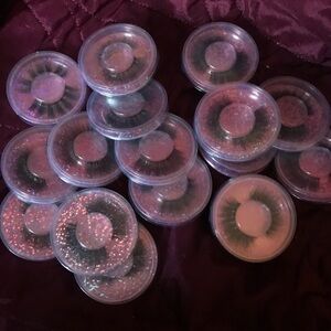 16 pack of lashes (4 styles)